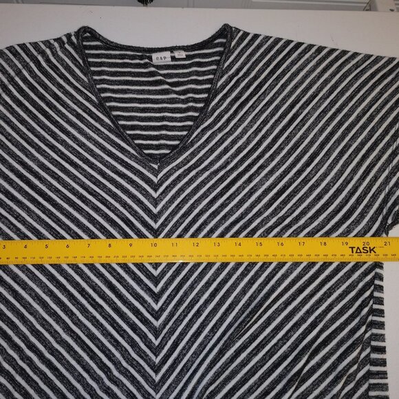 Gap Ladies Cap Sleeves Black & White Stripped Loose Fit V-neck Dress - Picture 7 of 7